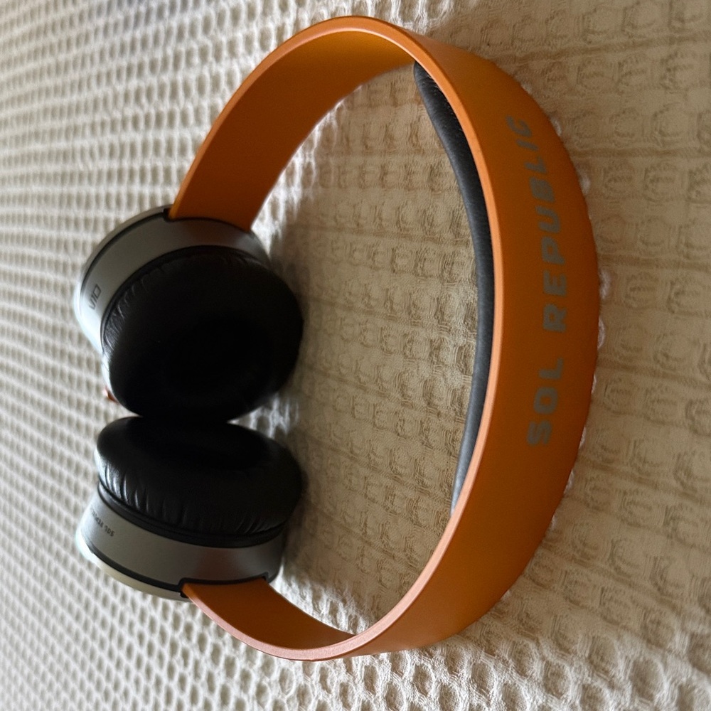On-Ear Headphones - Orange and Black - Picture 4 of 5
